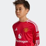 maglia da casa a maniche lunghe manchester united 2425 da bambino – 2 victor lindelöf Collezione | Maglie Ufficiali Man Utd