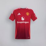 maglia manchester united 2425 home con stampa e stemma martinez 6 epl Collezione | Maglie Ufficiali Man Utd